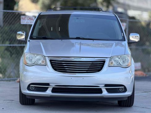 Used 2011 Chrysler Town & Country Touring-L w/ Entertainment Group #2 FWD image 2