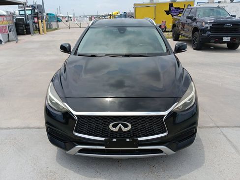 Used 2017 INFINITI QX30 AWD image 4
