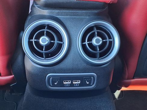 Used 2023 Alfa Romeo Giulia Veloce image 16