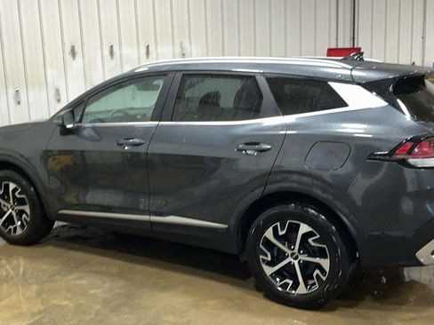 Used 2024 Kia Sportage EX image 8