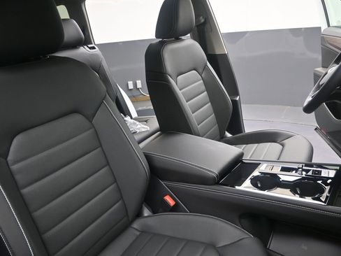 Certified 2025 Volkswagen Atlas SEL image 13