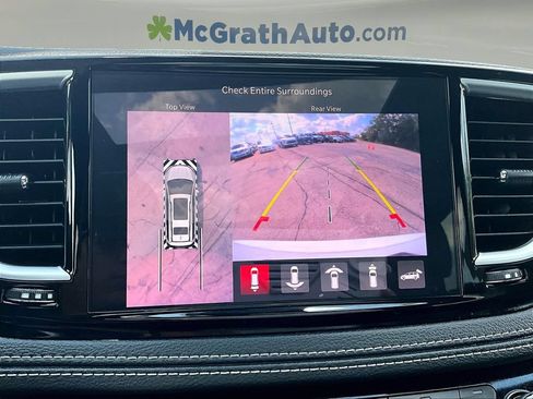 Used 2023 Chrysler Pacifica Limited w/ Uconnect Theater Family Group FWD image 16