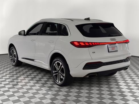 Used 2025 Audi Q5 Premium w/ Convenience Package AWD/4WD image 3