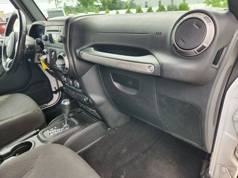 Used 2017 Jeep Wrangler Unlimited Sport w/ Quick Order Package 24S AWD/4WD image 37