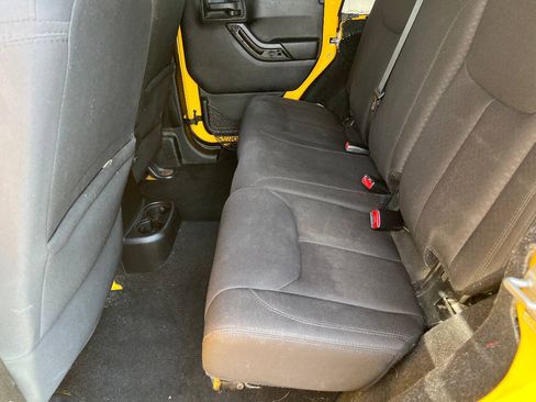 Used 2015 Jeep Wrangler Unlimited Sport w/ Power Convenience Group AWD/4WD image 23