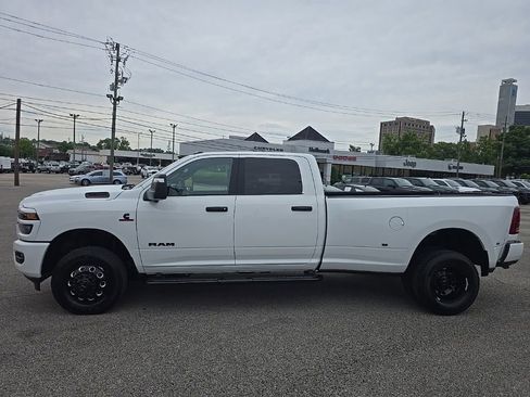 New 2026 RAM 3500 Big Horn AWD/4WD image 6