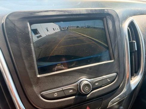 Used 2019 Chevrolet Equinox LT w/ Driver Convenience Package FWD image 23