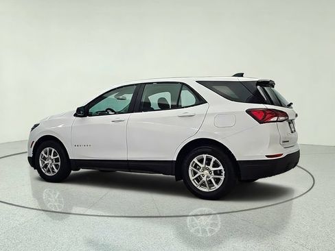 Used 2023 Chevrolet Equinox LS FWD image 4