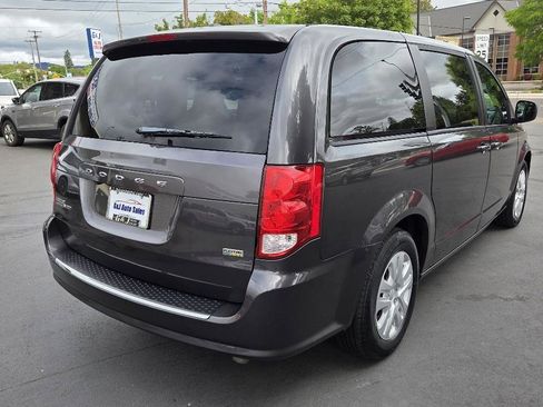 Used 2018 Dodge Grand Caravan SE w/ UConnect Hands-Free Group FWD image 8