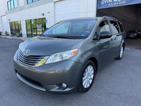 Used 2014 Toyota Sienna XLE AWD/4WD image 5