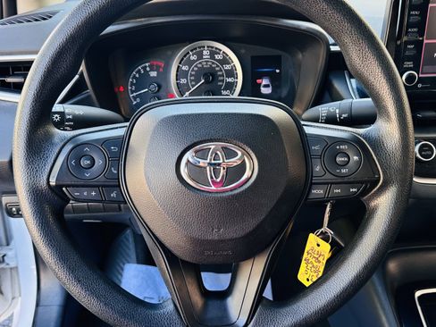 Used 2022 Toyota Corolla LE image 18
