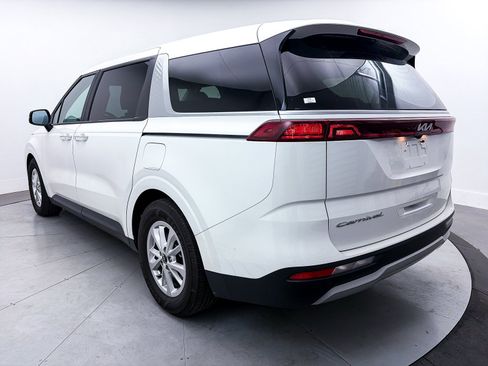 Used 2022 Kia Carnival LX image 13