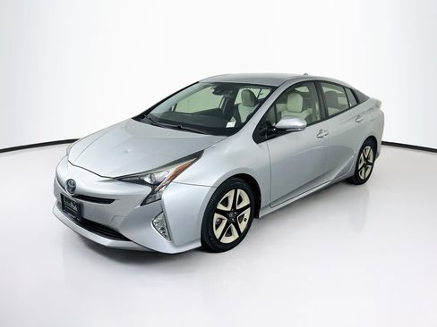 Used 2016 Toyota Prius Three Touring FWD image 3