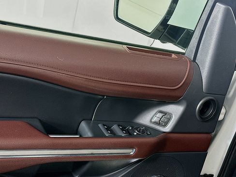 Used 2024 Ford Expedition Limited image 15