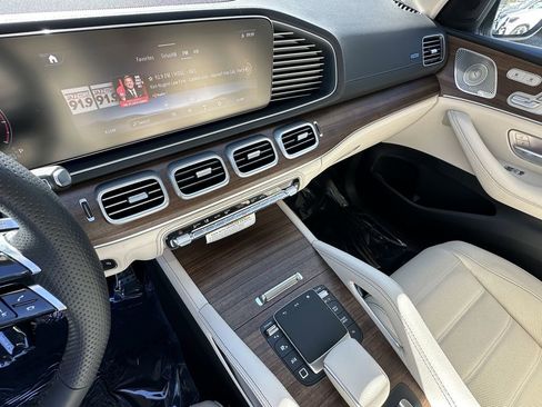 New 2026 Mercedes-Benz GLS 450 4MATIC image 33