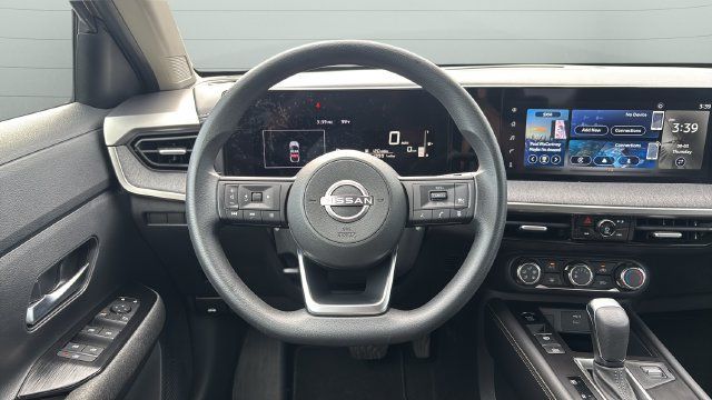 Used 2025 Nissan Kicks SV AWD/4WD image 13