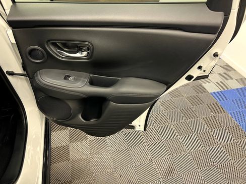 Used 2025 Honda HR-V EX-L image 17