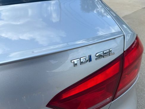 Used 2012 Volkswagen Passat TDI SEL Premium FWD image 19