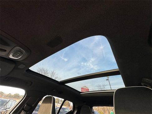 Used 2022 Volvo XC40 T5 R-Design w/ Advanced Package image 27