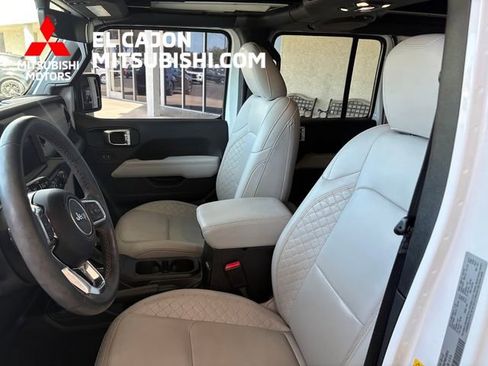 Used 2023 Jeep Wrangler Unlimited Sahara AWD/4WD image 12