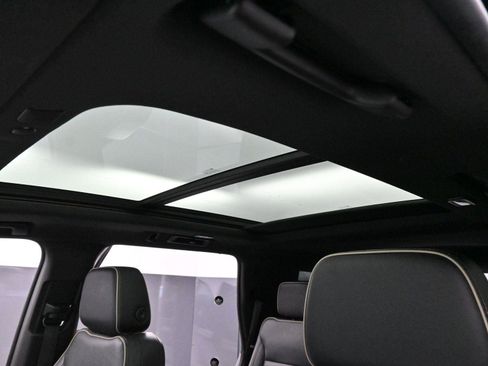 Used 2021 Chevrolet Tahoe Premier w/ Premium Package image 32