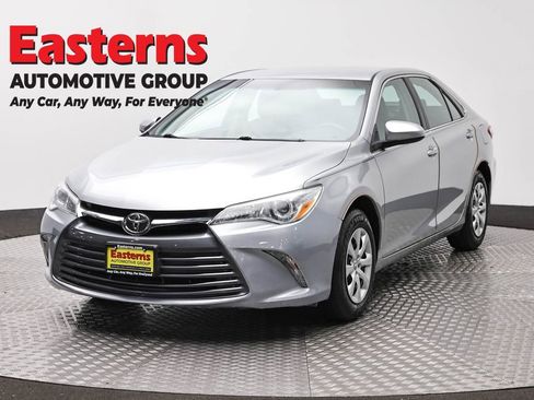 Used 2017 Toyota Camry LE FWD image 1