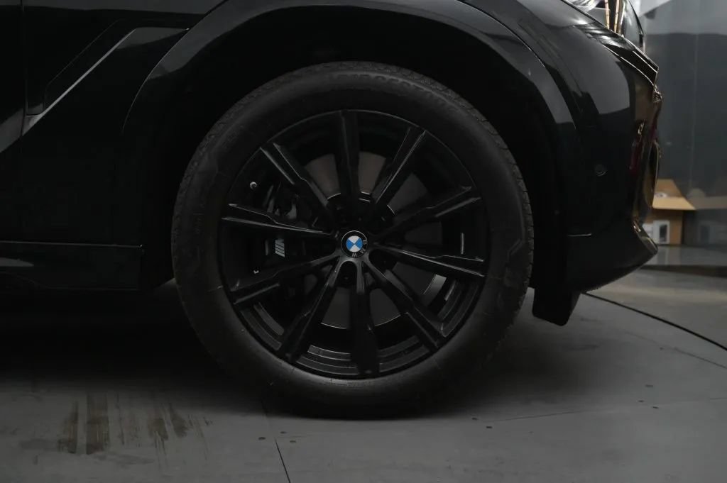 Used 2021 BMW X6 M50i AWD/4WD image 53