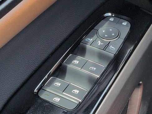 Certified 2025 Nissan Pathfinder Platinum FWD image 26