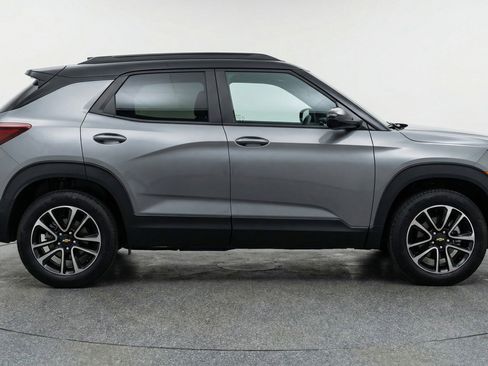 Used 2025 Chevrolet TrailBlazer LT FWD image 8