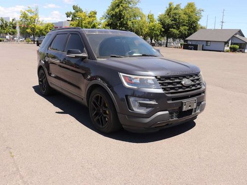 Used 2017 Ford Explorer Sport w/ Equipment Group 401A AWD/4WD image 3