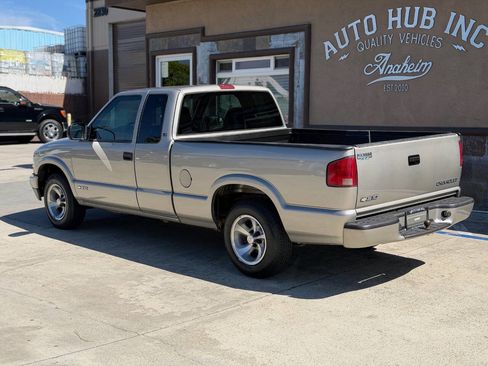 Used 2000 Chevrolet S10 Pickup LS w/ Preferred Equipment Group image 7
