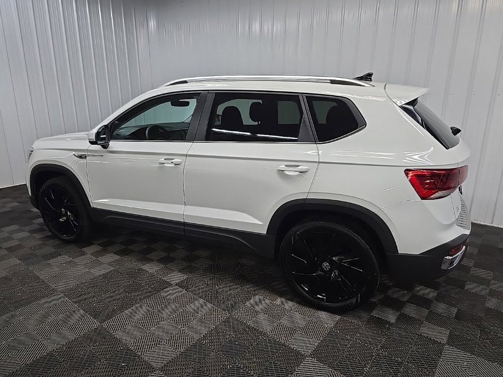 Used 2024 Volkswagen Taos SEL AWD/4WD image 4