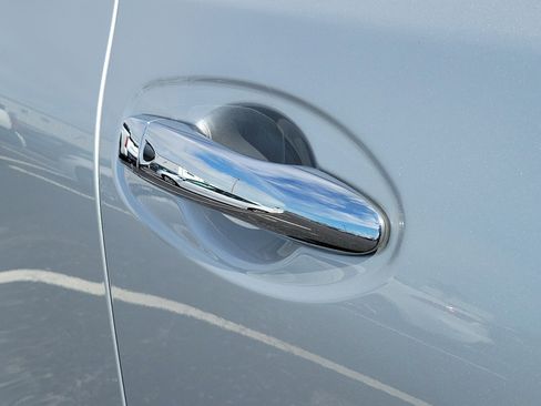 Used 2017 Nissan Rogue SV image 10