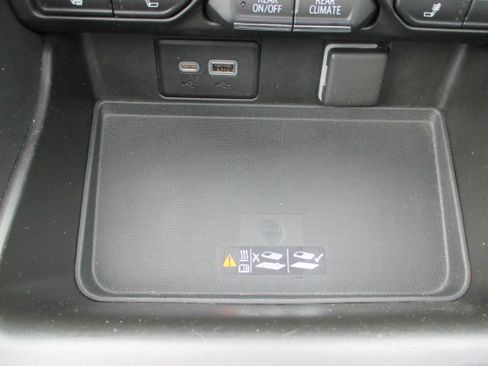 Used 2022 Chevrolet Tahoe RST w/ Luxury Package AWD/4WD image 26