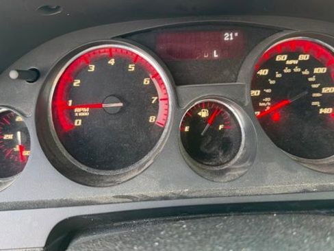 Used 2011 GMC Acadia SLE image 17