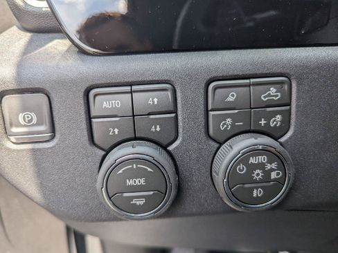 New 2026 Chevrolet Silverado 1500 LTZ w/ LTZ Premium Package AWD/4WD image 32