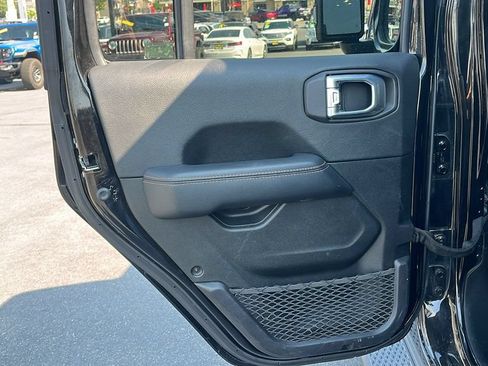 Used 2022 Jeep Gladiator Overland AWD/4WD image 19