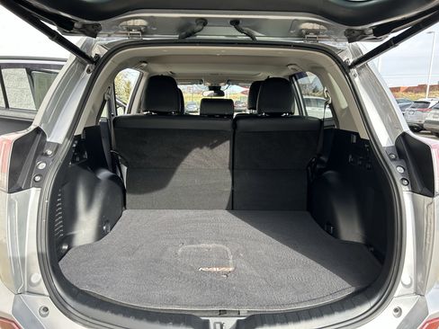 Used 2018 Toyota RAV4 XLE image 18