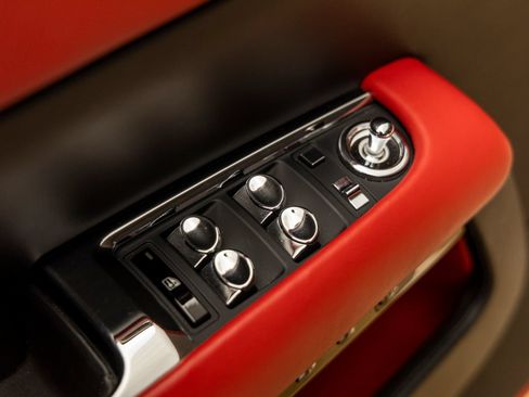 Used 2018 Rolls-Royce Wraith RWD image 30