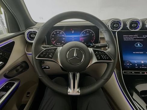 Used 2026 Mercedes-Benz GLC 300 4MATIC image 11