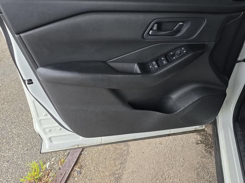 Used 2024 Nissan Rogue S FWD image 29