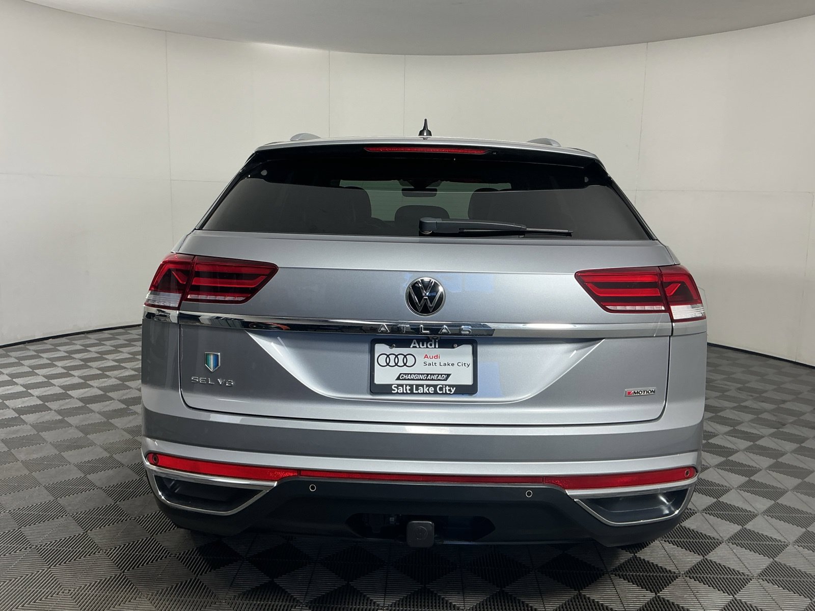 Used 2022 Volkswagen Atlas Cross Sport SEL AWD/4WD image 7