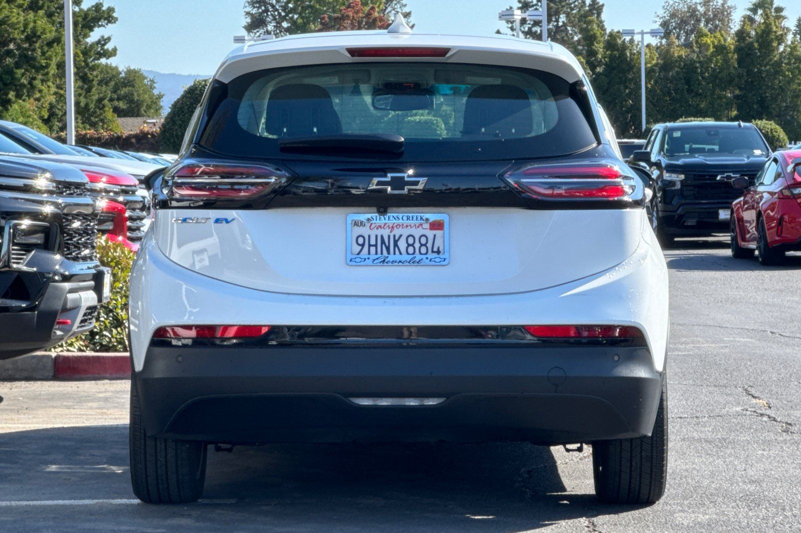 Used 2023 Chevrolet Bolt LT w/ Infotainment Package FWD image 6