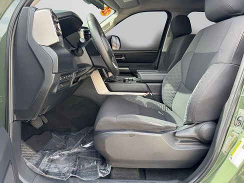 Used 2022 Toyota Tundra SR5 w/ SR5 Convenience Package image 11