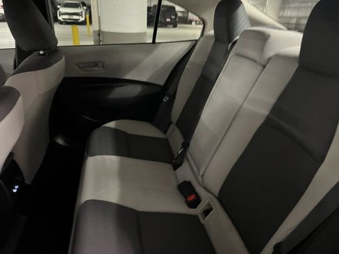 Used 2021 Toyota Highlander LE AWD/4WD image 10