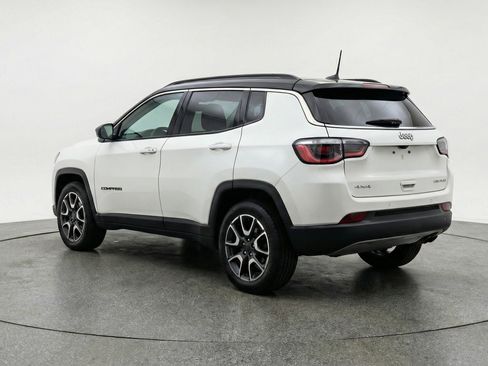 Used 2025 Jeep Compass Trailhawk AWD/4WD image 6