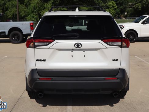 Used 2025 Toyota RAV4 XLE Premium w/ Blackout Package (GST) FWD image 4