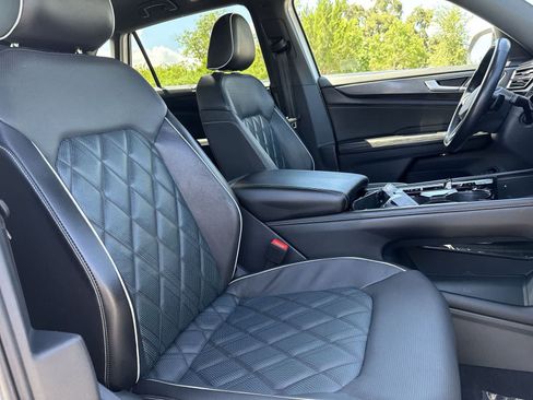 Certified 2024 Volkswagen Atlas Cross Sport SEL Premium R-Line AWD/4WD image 20