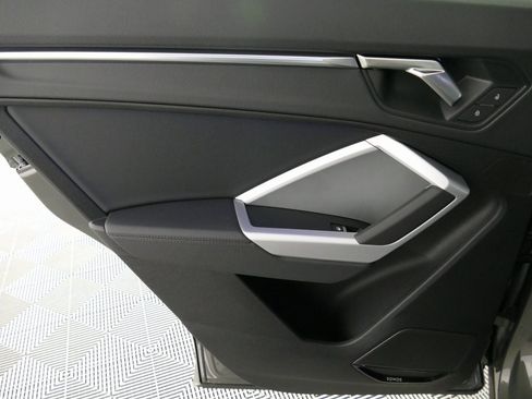 Certified 2025 Audi Q3 2.0T Premium Plus w/ Premium Plus Package image 29