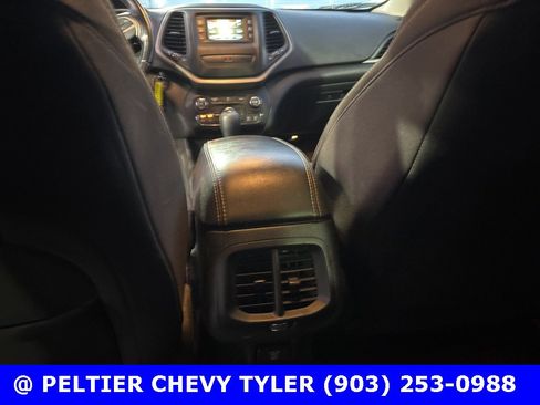 Used 2016 Jeep Cherokee Latitude image 19